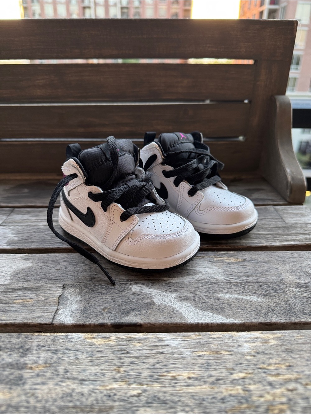 Nike Kids White and Black Low-Top Sneakers with Pink Accent
